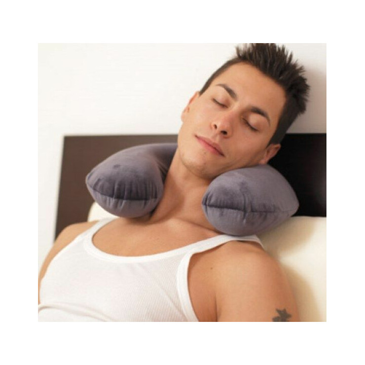 Ergonominen memory foam matkatyyny niskalle mukavaan matkustamiseen