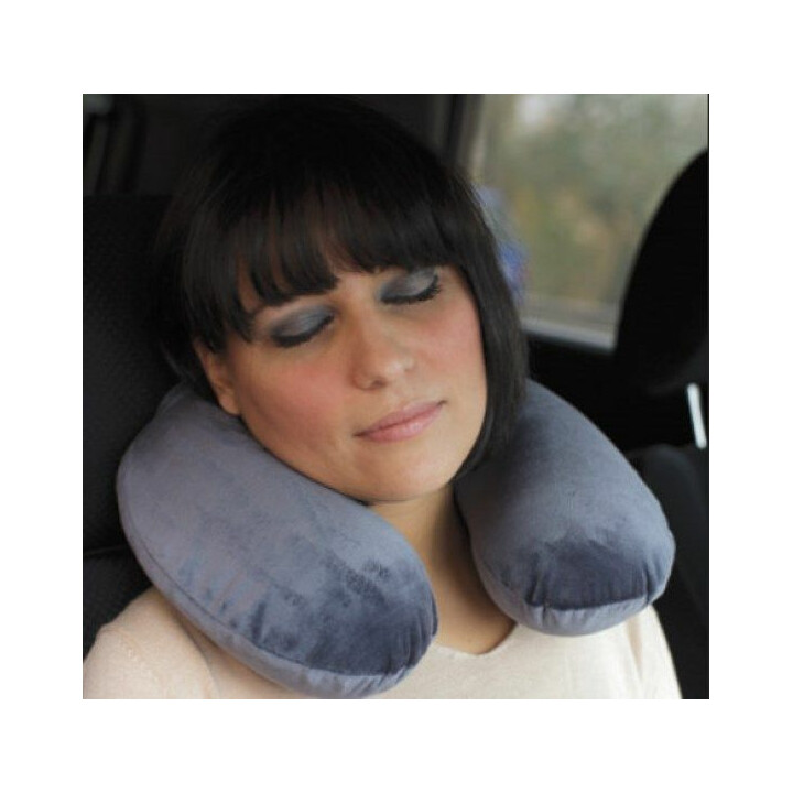 Ergonominen memory foam matkatyyny niskalle mukavaan matkustamiseen