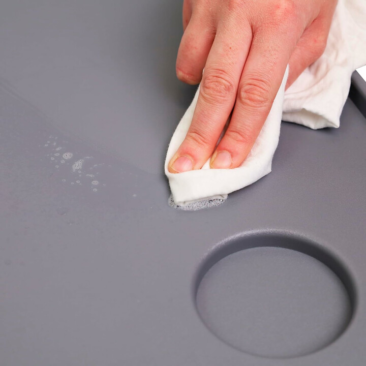 Irrotettava, kevyt pyörätuolin tarjotin juomatelineellä