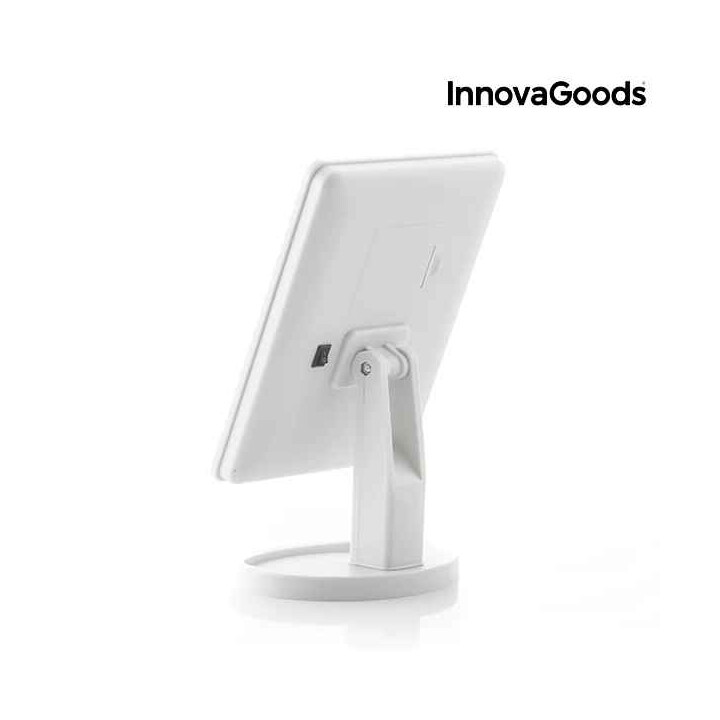 Peili LED-valolla ja säädettävällä kulmalla