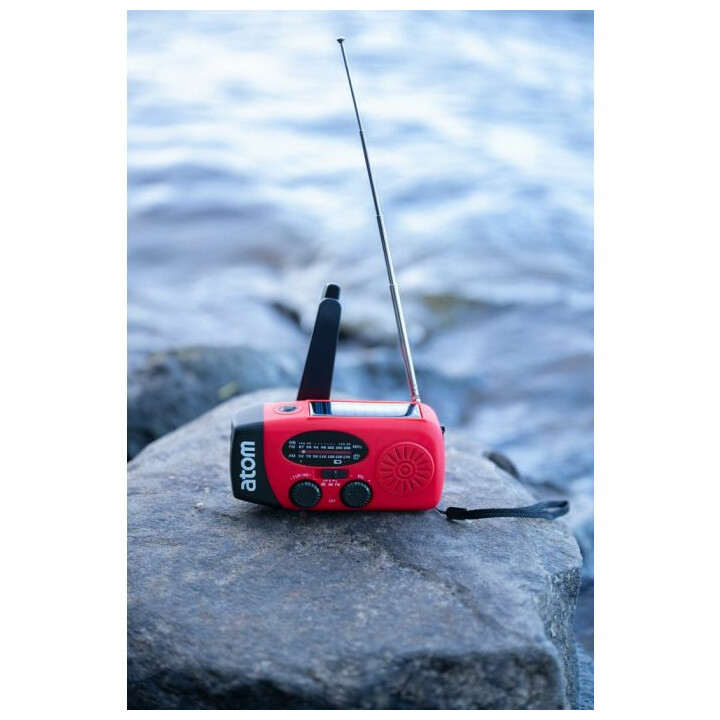 Hätäradio valolla ja monipuolisilla virtavaihtoehdoilla