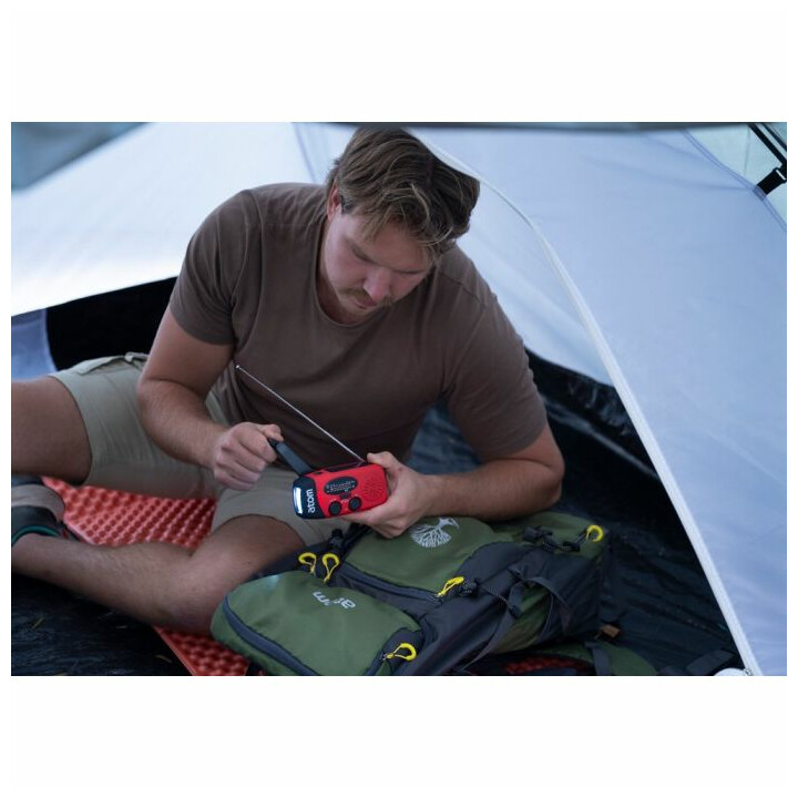 Hätäradio valolla ja monipuolisilla virtavaihtoehdoilla