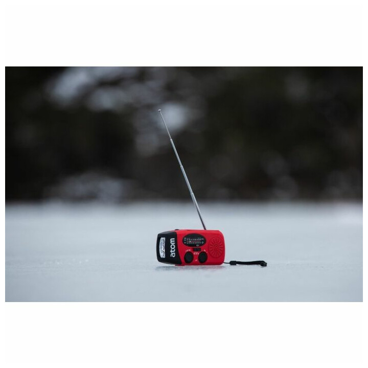 Hätäradio valolla ja monipuolisilla virtavaihtoehdoilla