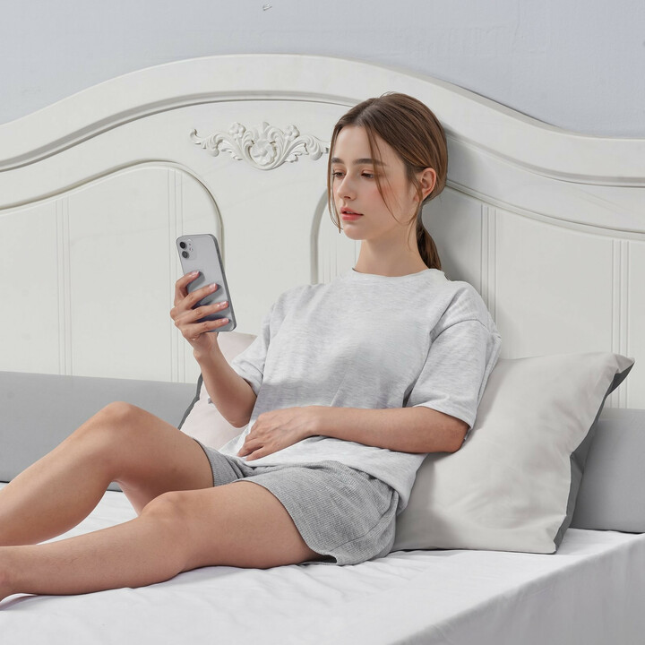 Sängynpäädyn rakoja täyttävä kiilatyyny 1930 x 152 x 115 mm, 25D vaahto, sivutasku, harmaa